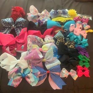 Tons of bows 35+